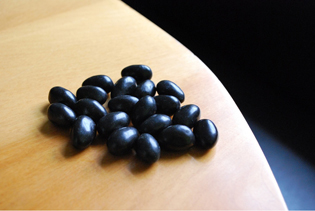 http://historicaldesign.com/silverartjewelry/wp-content/uploads/2015/04/201-BR-black-jelly-beans-.jpg