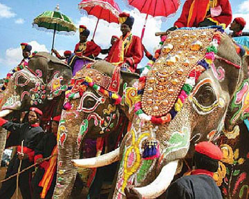 http://historicaldesign.com/wp-content/uploads/2014/10/indian-elephants.jpg