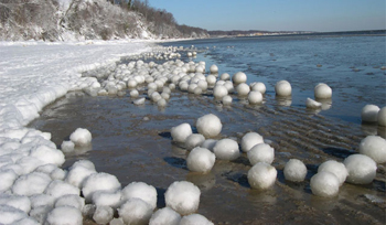 http://historicaldesign.com/wp-content/uploads/2014/11/natural-snow-balls.jpg