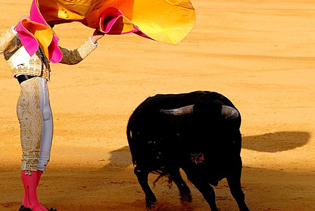 http://historicaldesign.com/wp-content/uploads/2015/02/2-Br-colorful-bull-fight-.jpg
