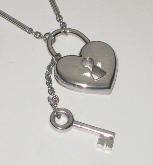 “Locked in Love” pendant, Platinum 2010