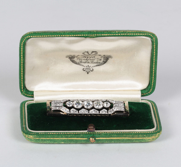 House of Koch, Art Deco brooch, diamonds set in platinum, signed, original leather box, c. 1930