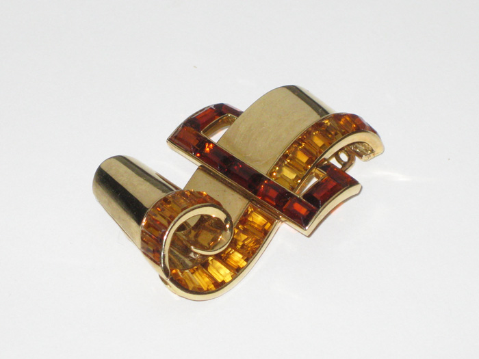 American “Retro” scroll brooch in 18K gold set with emerald cut golden yellow and madeira citrines, c. 1940