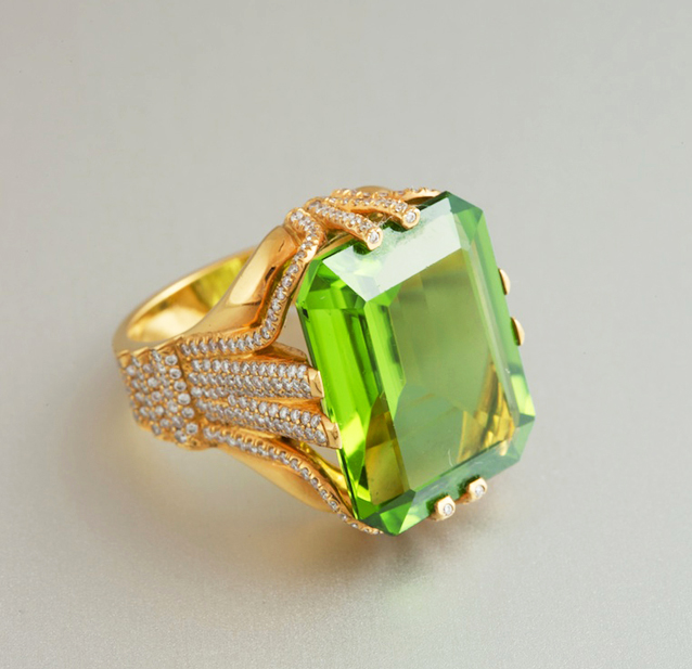 Neil Lane “Egyptian Motif” ring, step-cut emerald shaped Peridot (approx. 18+ carats TW, G.I.A. certificate, 18.55 x 14.85 x7.90mm) 18K gold with pave set diamonds, signed, c. 2008