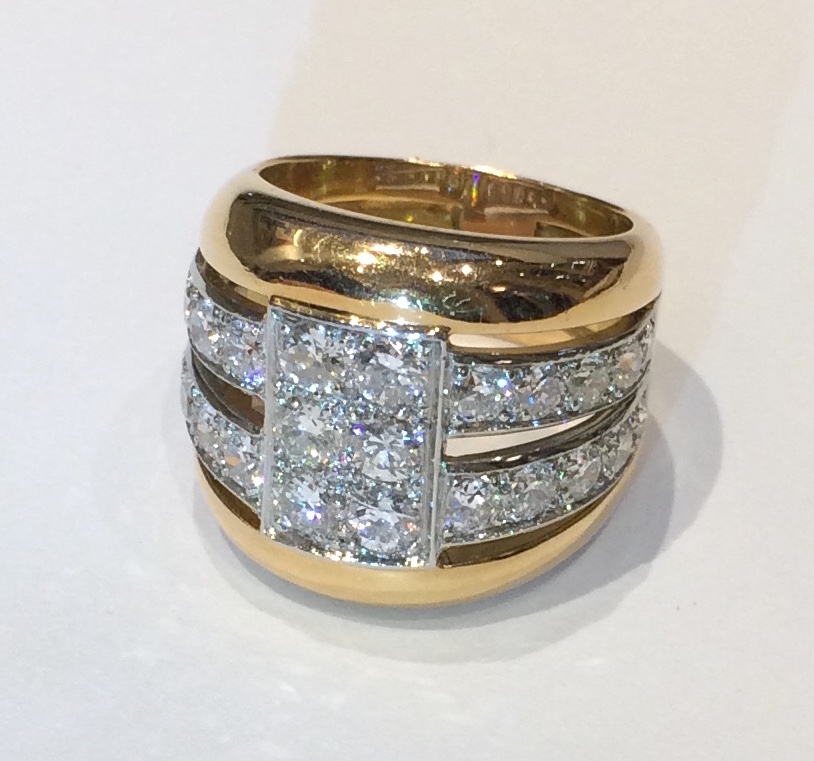 French Art Deco/Modernist diamond ring set with 26 round cut diamonds (approx. 6 carats TW) mounted in platinum and further set in an 18k gold four-tier contoured ring mounting, marked, c.1930’s