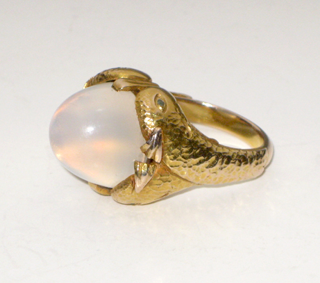 Italian “Fish” ring, 18K gold set with a large cabochon moonstone and emerald eyes, marked, c. 1940’s