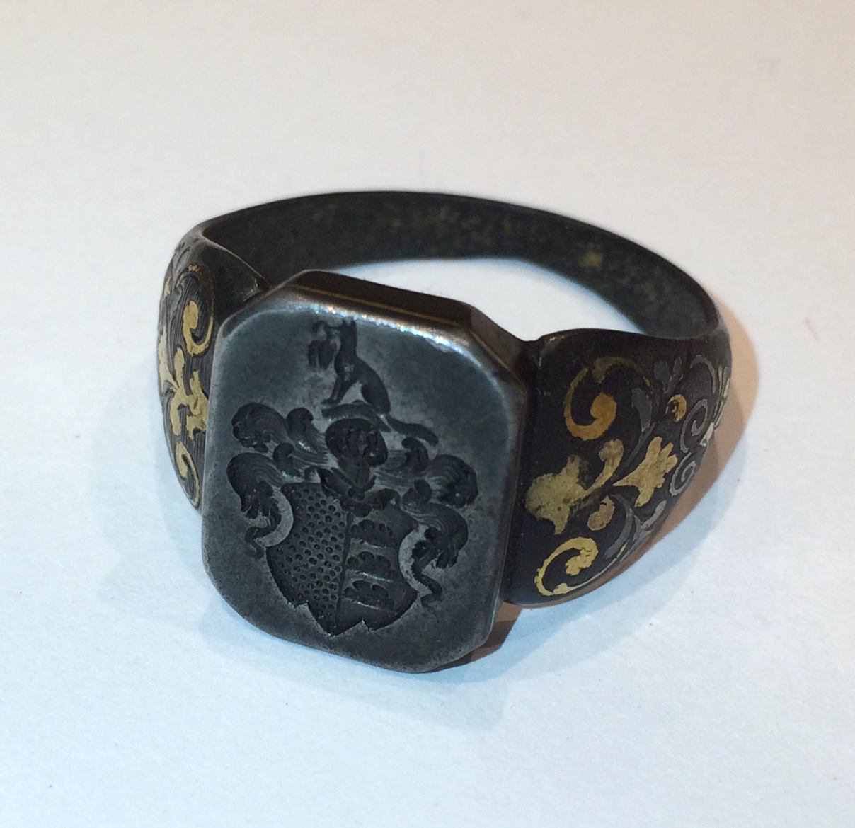 French Early 19th Century Heraldic Damascene iron and gold ring, c. 1800