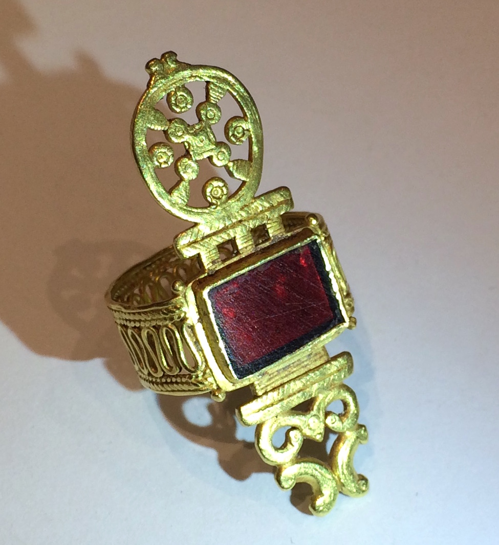 Byzantine gold and garnet ring, c. 4th – 5th Century, Provenance: Ludwig Heinrich Jungnickel Collection Vienna