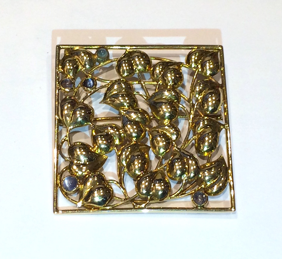 Franz Delavilla / Oskar Dietrich brooch, Handwrought gold with heart-shaped leaves, moonstones, marked:  OD makers touchmark, Austrian horse mark (585 / 14k gold standard), c.1911 (matching earrings)