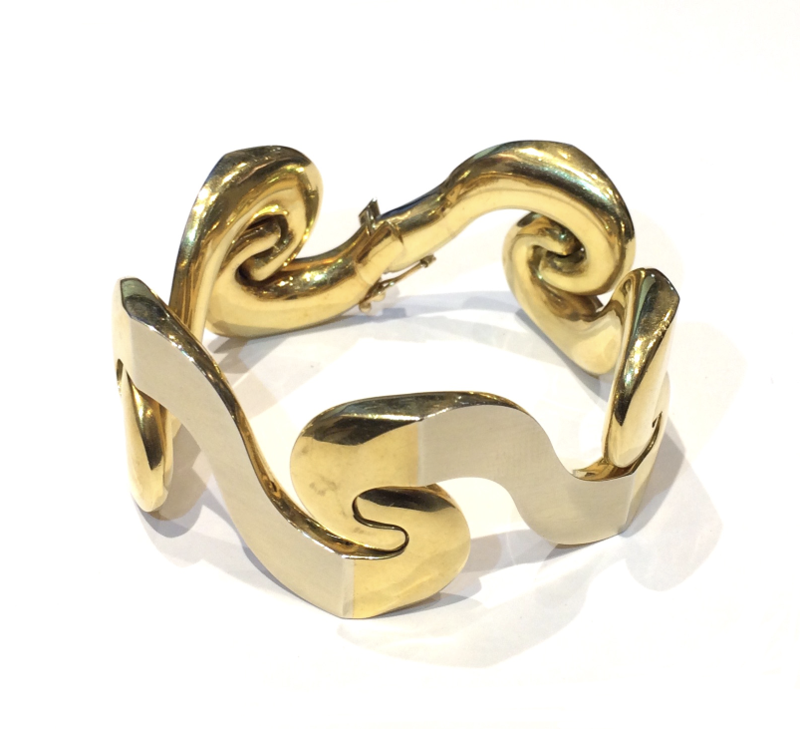 Italian “Wave” bracelet, contoured interlocking and looping links in 18K yellow and satin brushed white gold, marked, c. 1960’s