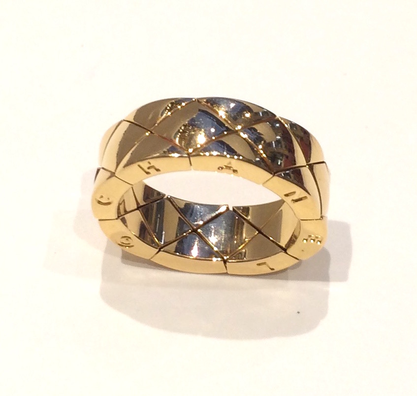 Chanel Paris “Diamond tufted” articulated ring in 18K gold, signed, c. 2000