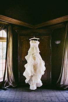 http://historicaldesign.com/wp-content/uploads/2017/11/bbdf85d5be4ab19c53f9ebcca6cae4b5-ruffled-wedding-dresses-vera-wang-wedding-dresses.jpg
