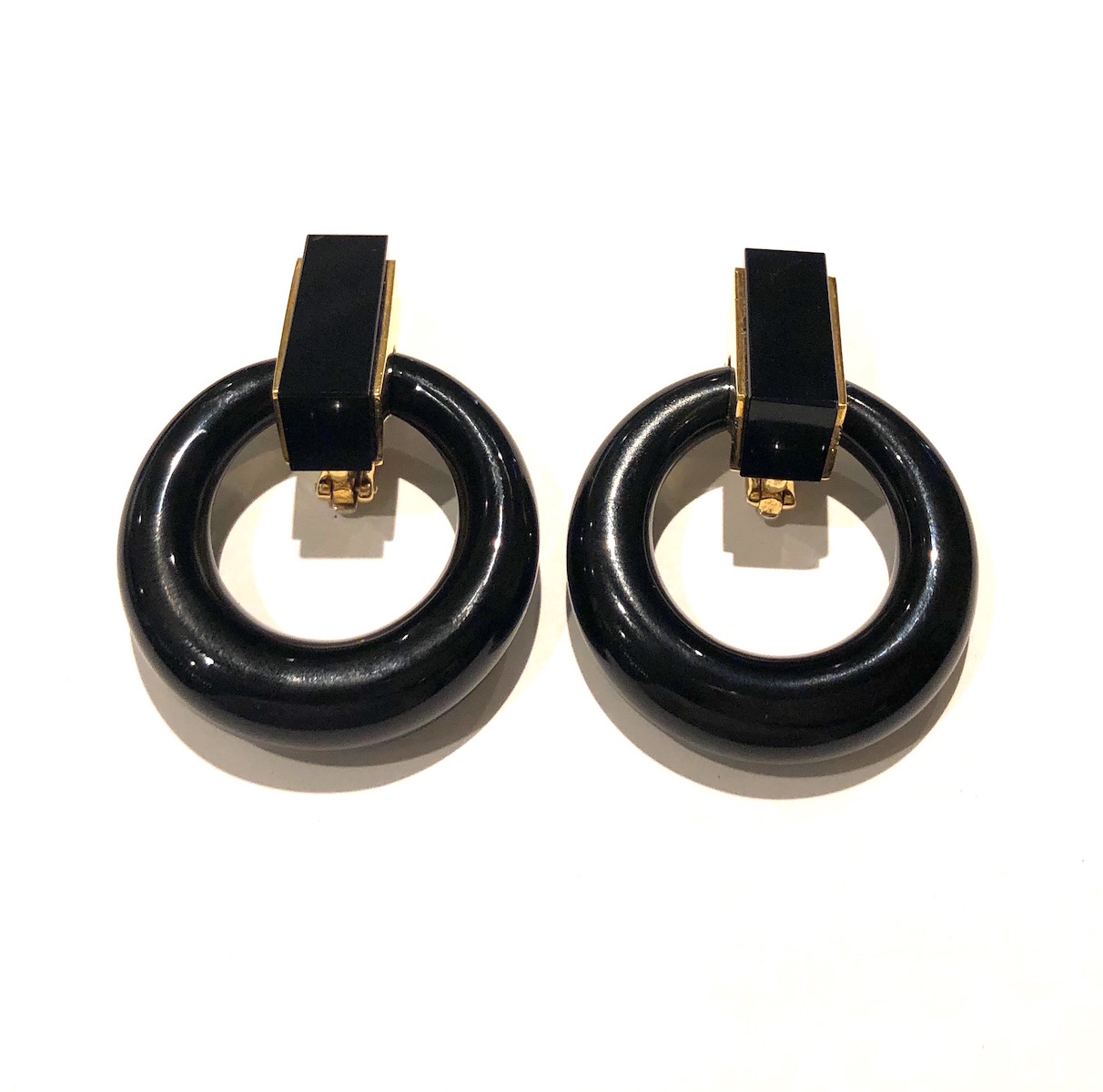 American 1960’s classic “Door Knocker / Hoop” earrings, carved, contoured and polished onyx with 18k gold side plate details and clip backs, Marked: 18k (2x), c. 1960’s