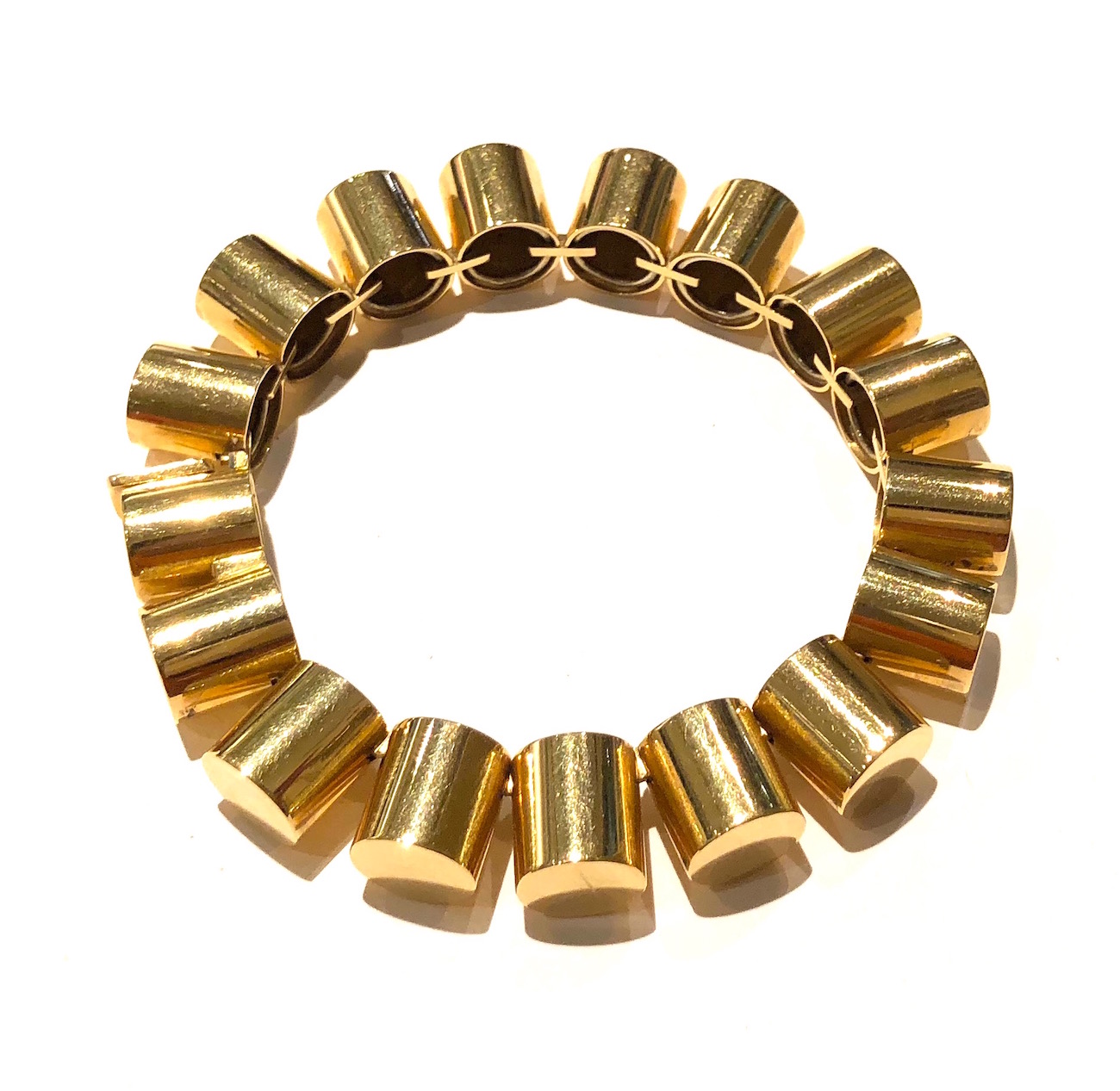 European “Linked Discs” bracelet, 18K gold, signed with a triangle touch mark, a rectangle cartouche and 750 for 18k gold, c. 1970’s
