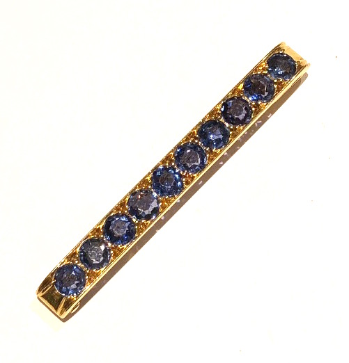 American Art Deco gem set bar brooch in 18k gold set with 10 Montana sapphires (approx. 5.50 carats TW), c. 1930
