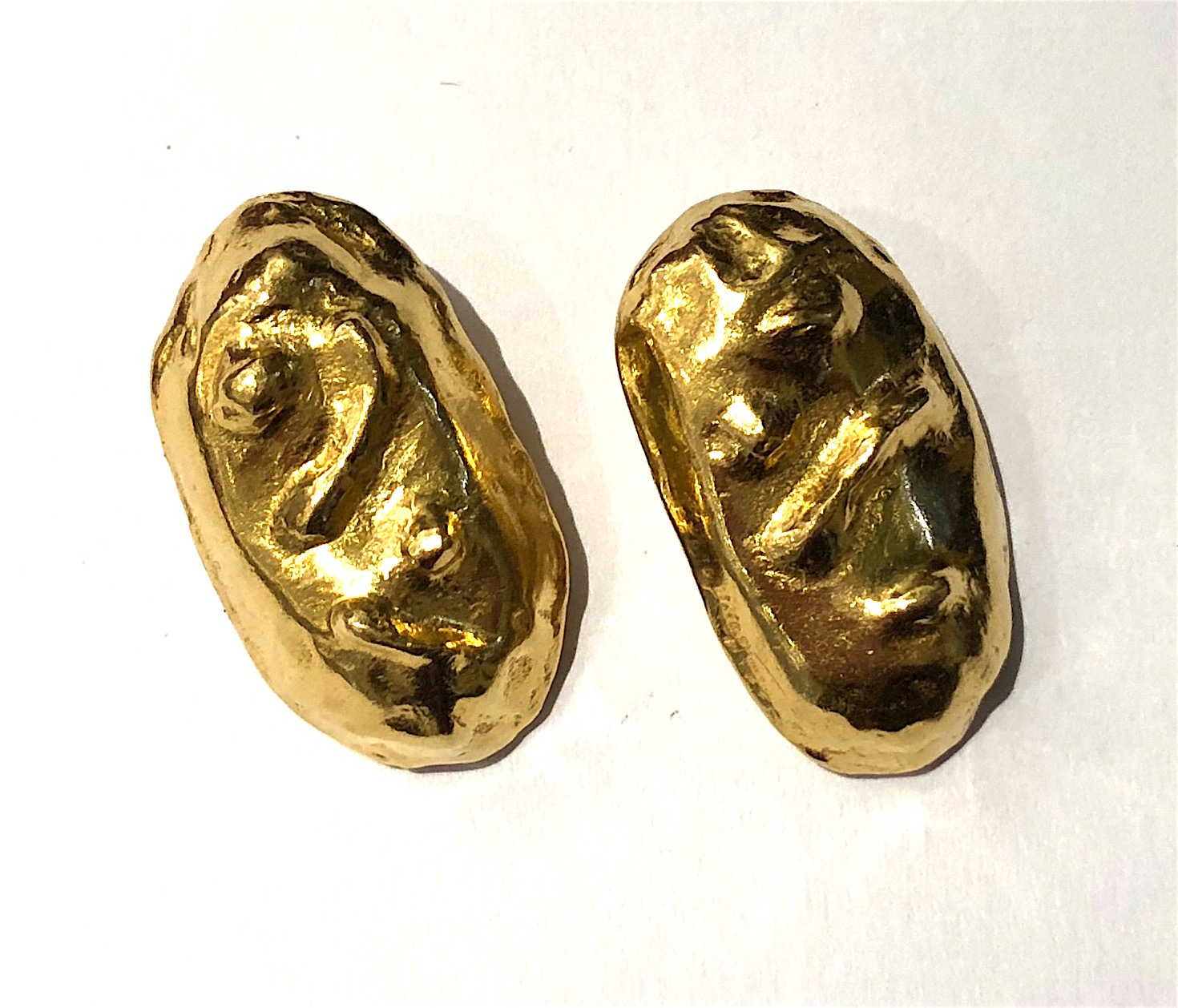 Jean Mahie “Abstract Nugget” earrings, 22K gold, signed: Jean Mahie (script signature, 2x) 22K (2x), c. 1980’s