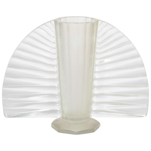 Pierre d’Avesn / Verlys / French Art Deco “Egyptian Fan”, satin crystal vase c. 1934