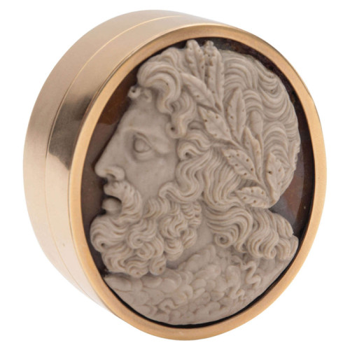 Faberge (attr.) Oval gold (18K rose gold) box with an extremely fine and intricately carved agate cameo medallion of Zeus, c. 1895